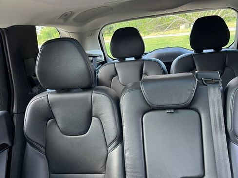 Used 2017 Volvo XC90 T6 Momentum w/ Vision Package AWD/4WD image 14