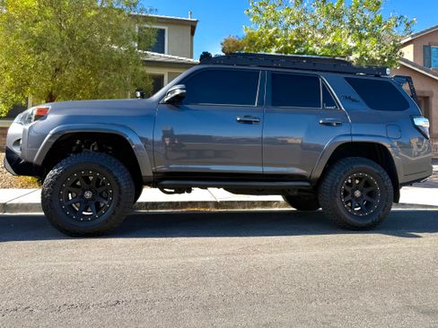 Used 2021 Toyota 4Runner TRD Off-Road Premium w/ Moonroof Package AWD/4WD image 1