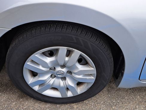 Used 2010 Nissan Altima 2.5 S image 8