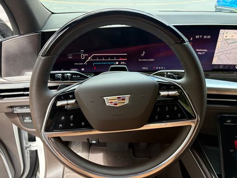 Used 2025 Cadillac Escalade ESV Premium Luxury AWD/4WD image 12
