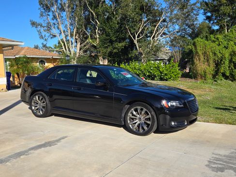 Used 2014 Chrysler 300 S image 5
