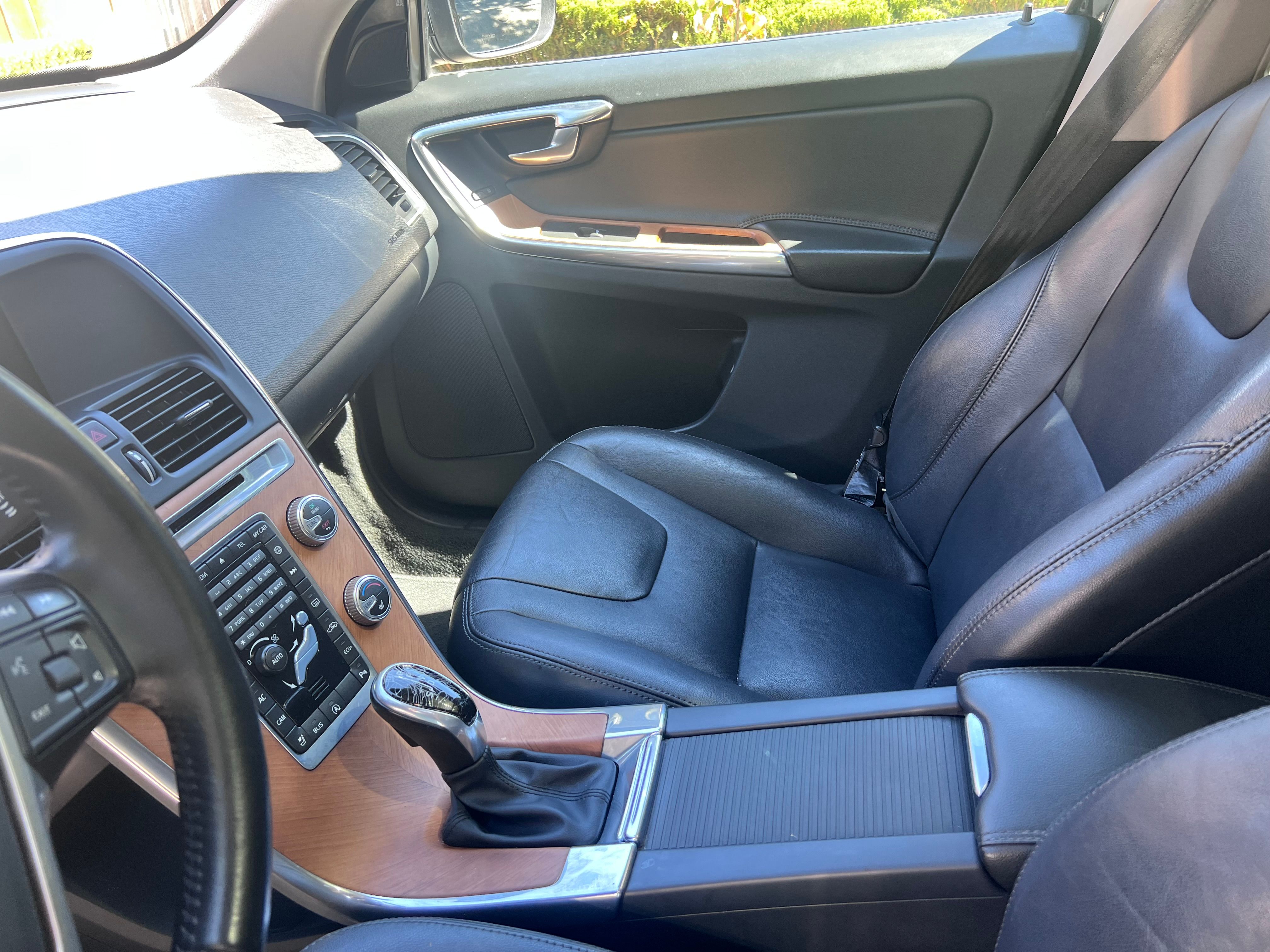 Used 2017 Volvo XC60 T5 Inscription w/ Preferred Option Package FWD image 11
