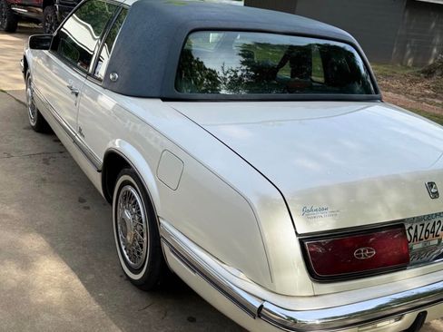 Used 1992 Buick Riviera Coupe FWD image 4
