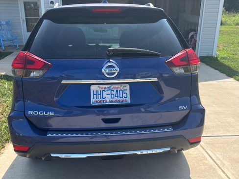 Used 2017 Nissan Rogue SV FWD image 13
