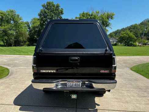 Used 2005 GMC Sierra 2500 SLT w/ Heavy-Duty Power Package image 4