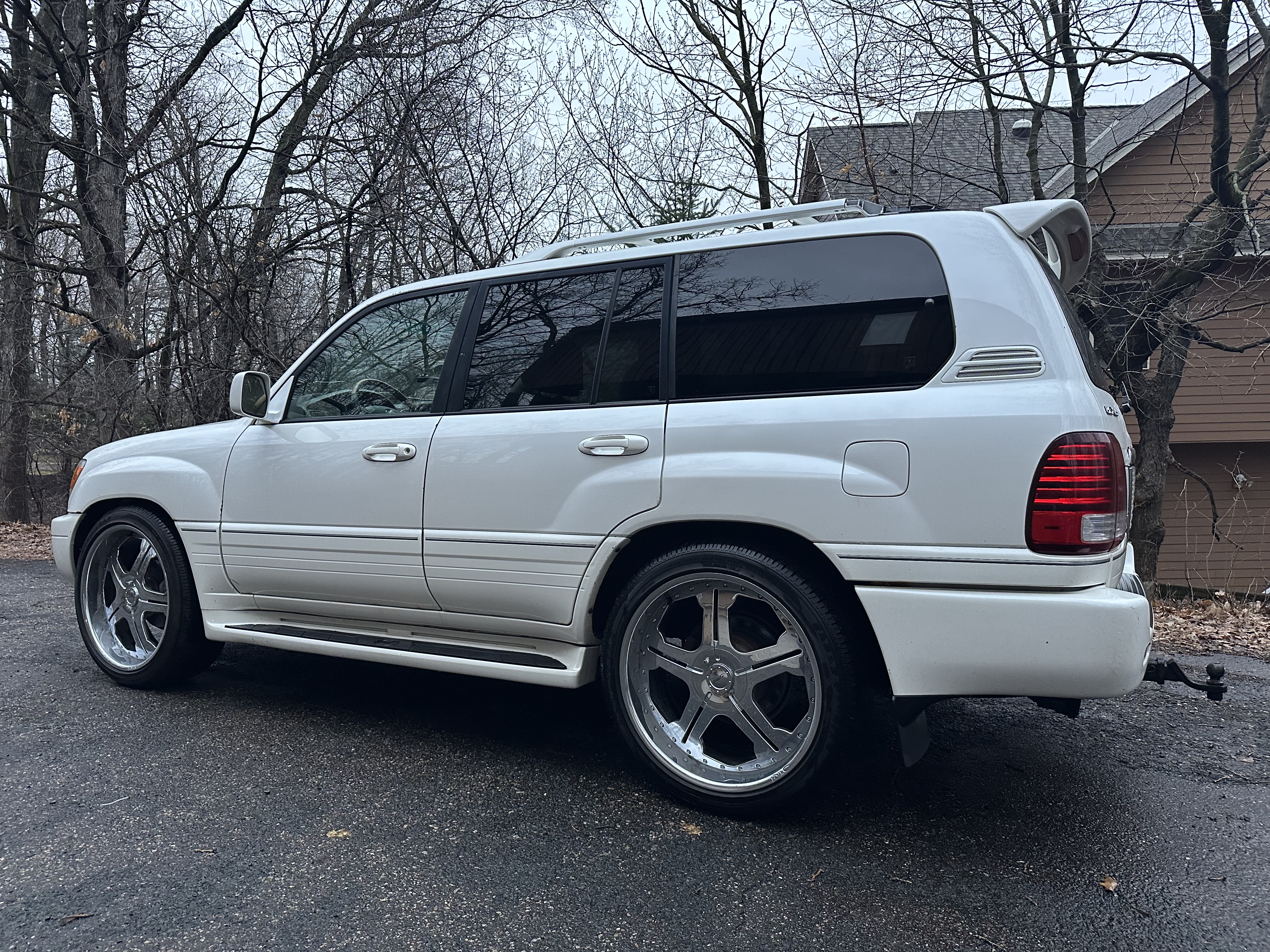Used 2006 Lexus LX 470 4WD w/ Preferred Accessory Pkg image 9