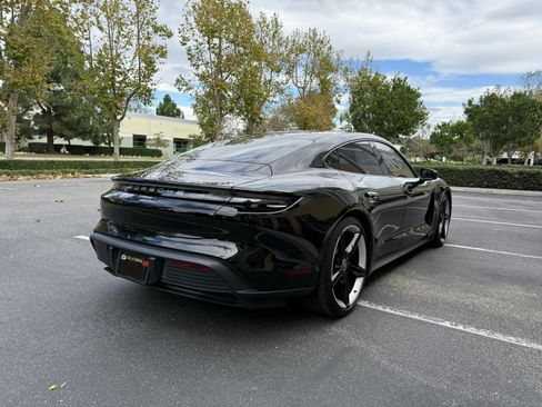 Used 2022 Porsche Taycan 4S image 12