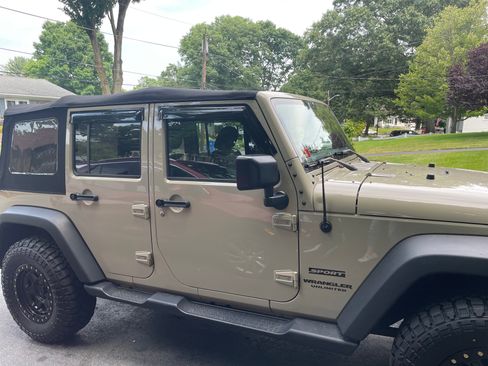 Used 2017 Jeep Wrangler Unlimited Sport w/ Quick Order Package 24S AWD/4WD image 2