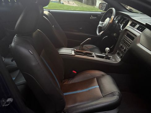 Used 2010 Ford Mustang GT Premium RWD image 11
