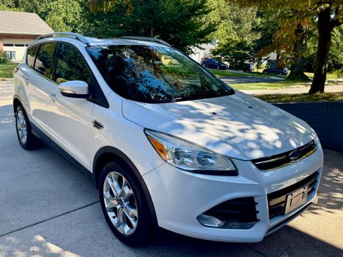 Used 2014 Ford Escape Titanium image 1