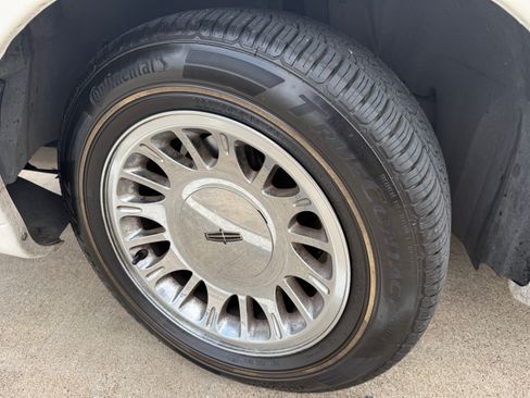 Used 2002 Lincoln Town Car Cartier image 4