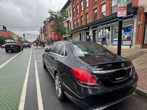 Used 2020 Mercedes-Benz C 300 C 300 4MATIC Sedan 4D image 5
