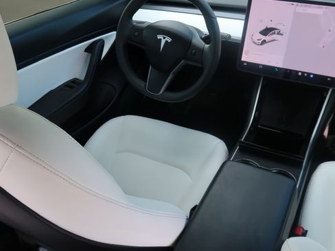 Used 2020 Tesla Model 3 Standard Range Plus image 12
