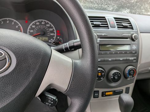 Used 2011 Toyota Corolla image 9