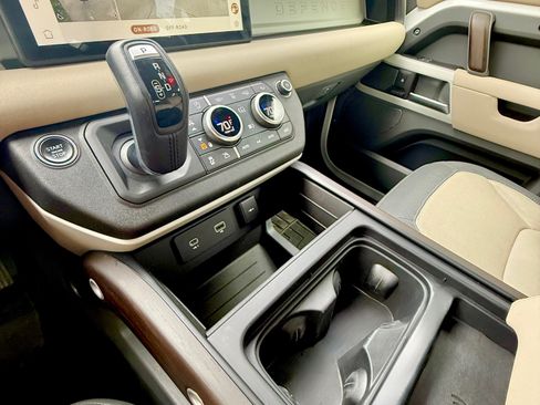 Used 2023 Land Rover Defender 110 X-Dynamic SE image 8