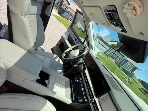 Used 2025 Hyundai Santa Fe Calligraphy image 8