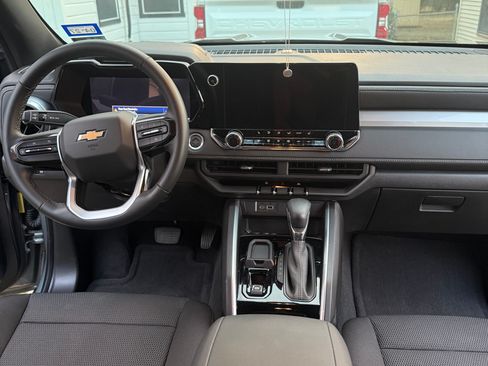 Used 2025 Chevrolet Colorado LT image 9