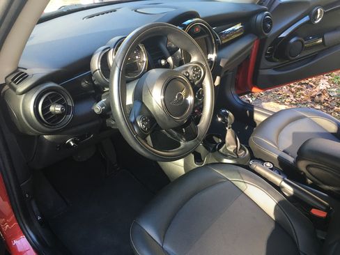 Used 2019 MINI Cooper 2-Door Hardtop w/ Signature Upholstery Package image 13