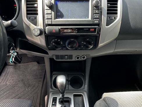 Used 2013 Toyota Tacoma PreRunner w/ TRD Sport Pkg image 18