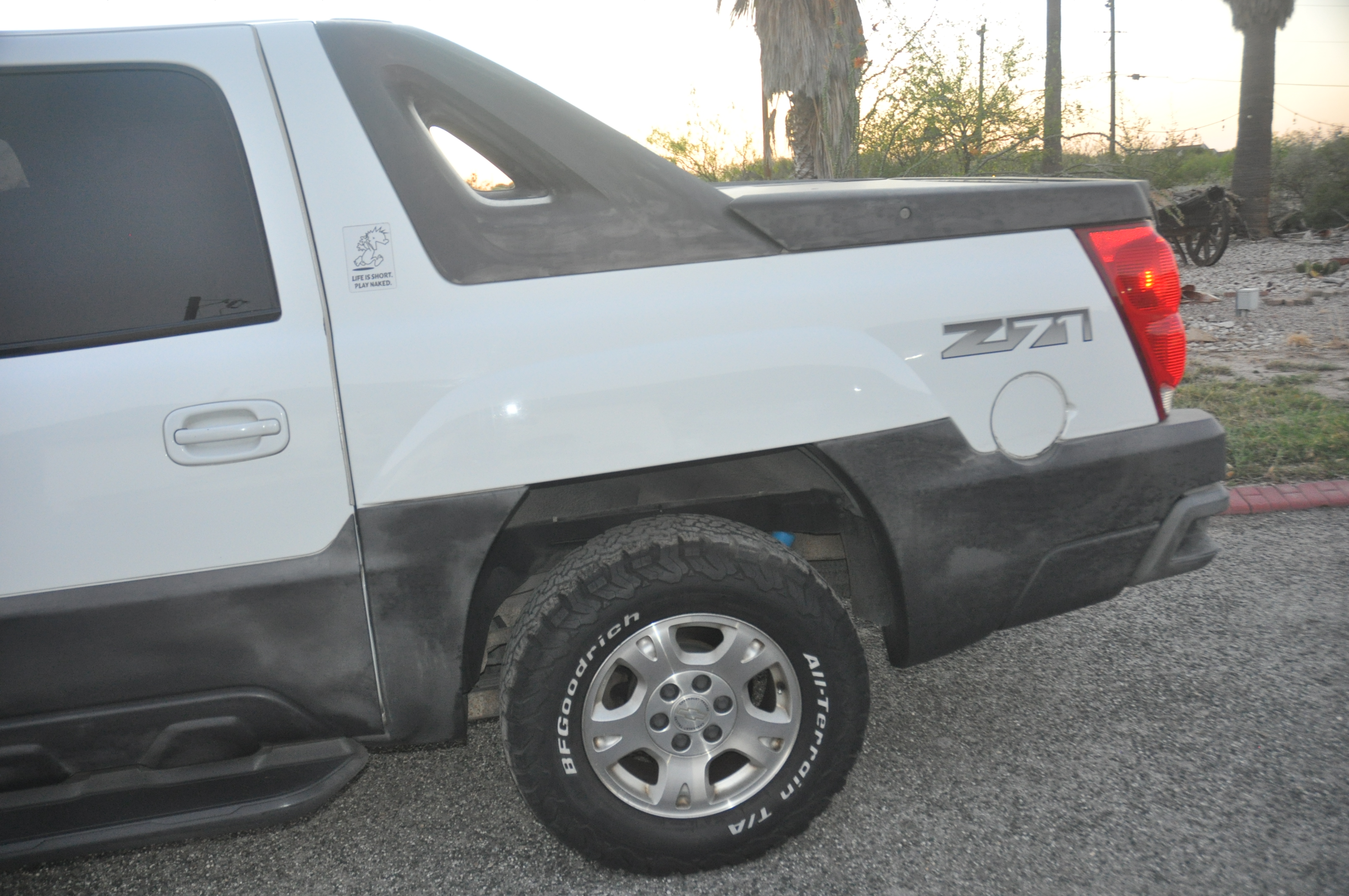 Used 2003 Chevrolet Avalanche 4x4 w/ Suspension Package, Off-Road image 11