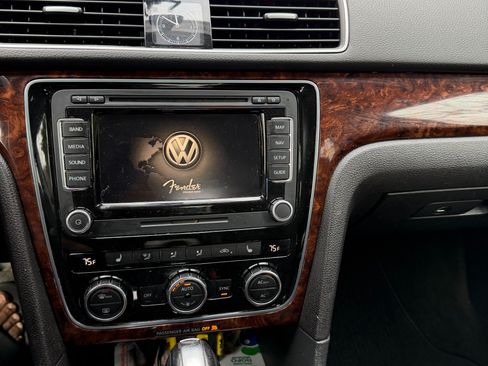 Used 2012 Volkswagen Passat 2.5 SEL Premium image 10