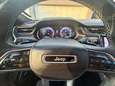 Used 2022 Jeep Grand Cherokee L Overland w/ Luxury Tech Group IV image 11