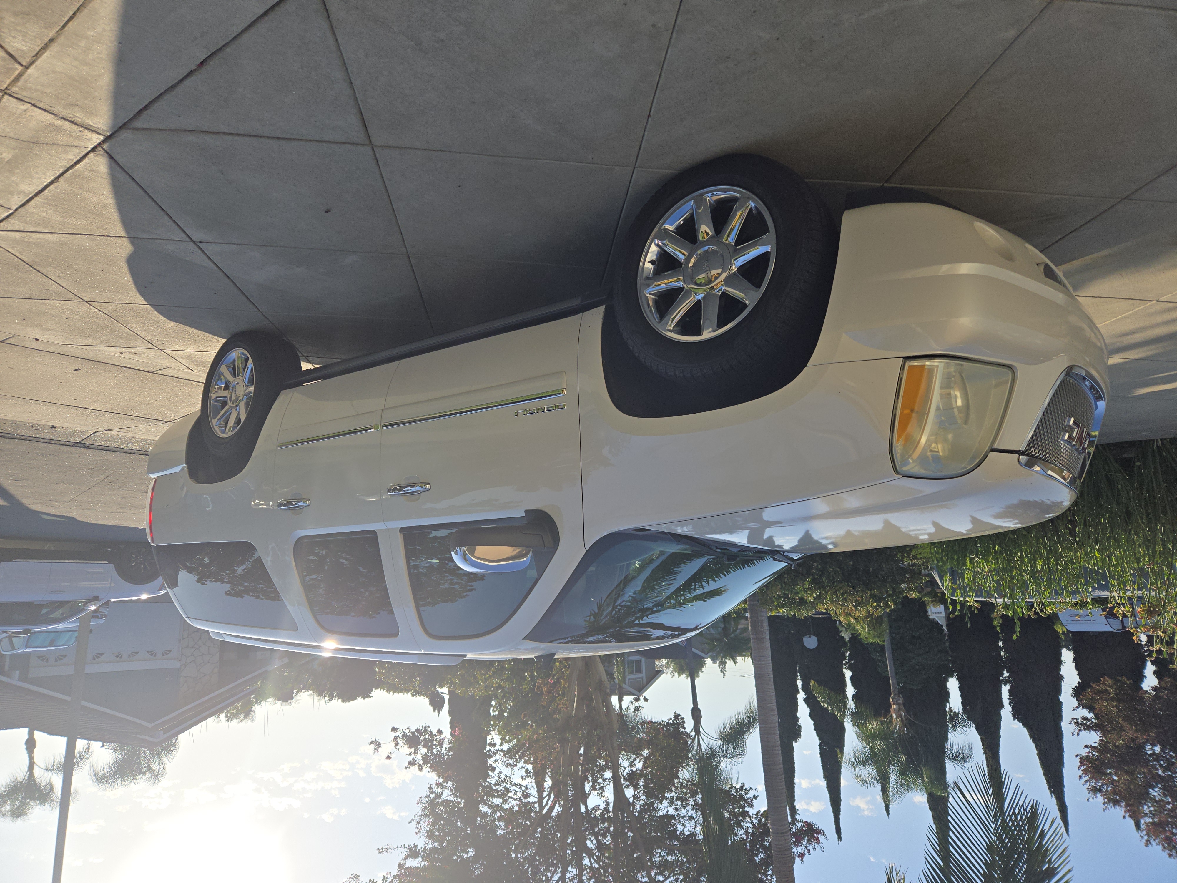 Used 2013 GMC Yukon XL Denali AWD/4WD image 1