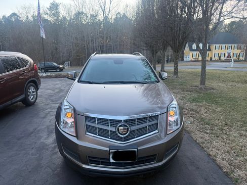Used 2011 Cadillac SRX Luxury image 2
