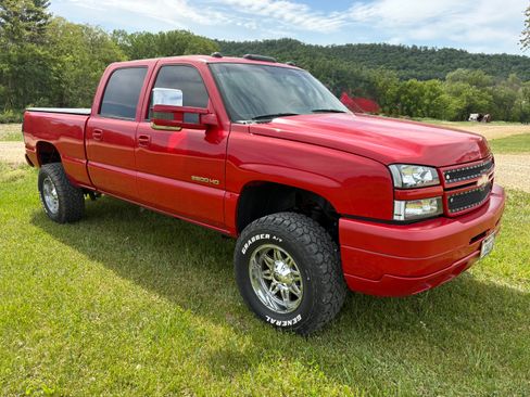 Used 2005 Chevrolet Silverado 2500 LS w/ Heavy-Duty Power Package AWD/4WD image 1