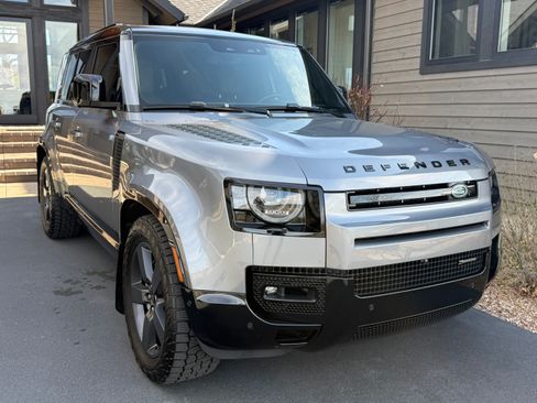 Used 2022 Land Rover Defender 110 X-Dynamic HSE image 5