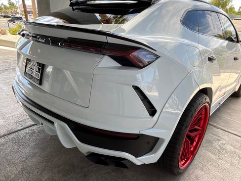 Used 2020 Lamborghini Urus image 25