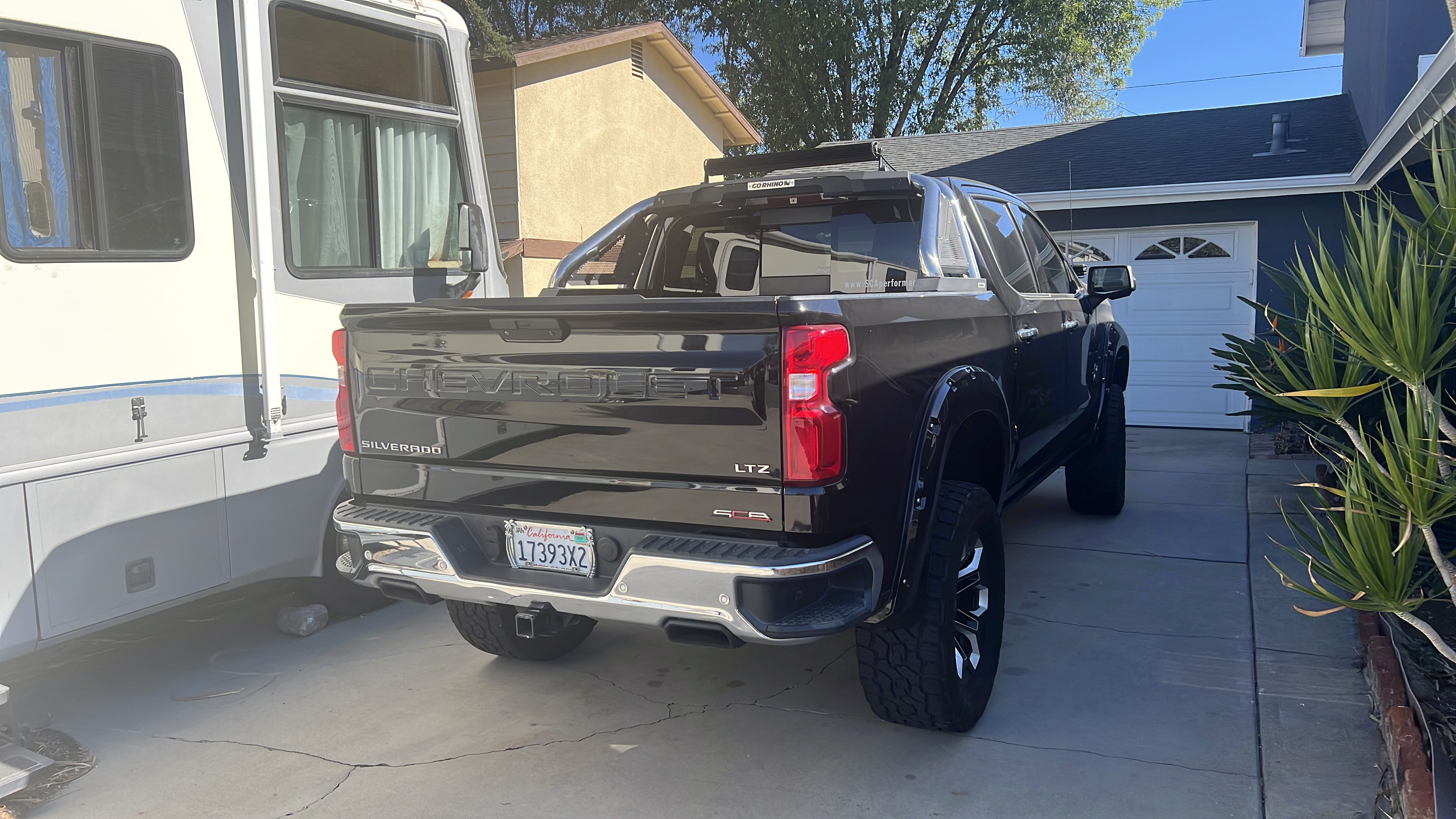 Used 2019 Chevrolet Silverado 1500 LTZ w/ LTZ Premium Package AWD/4WD image 10