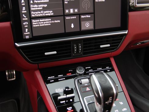 Used 2021 Porsche Cayenne GTS AWD/4WD image 13