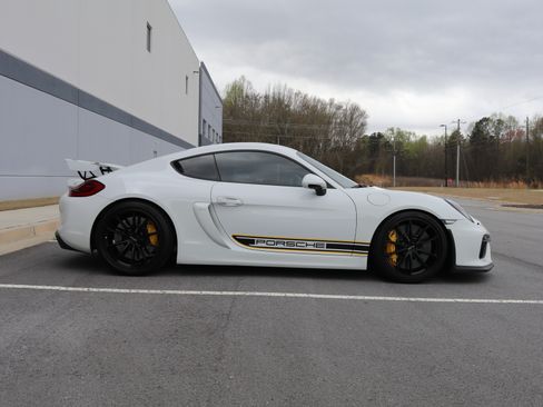 Used 2016 Porsche Cayman GT4 image 10