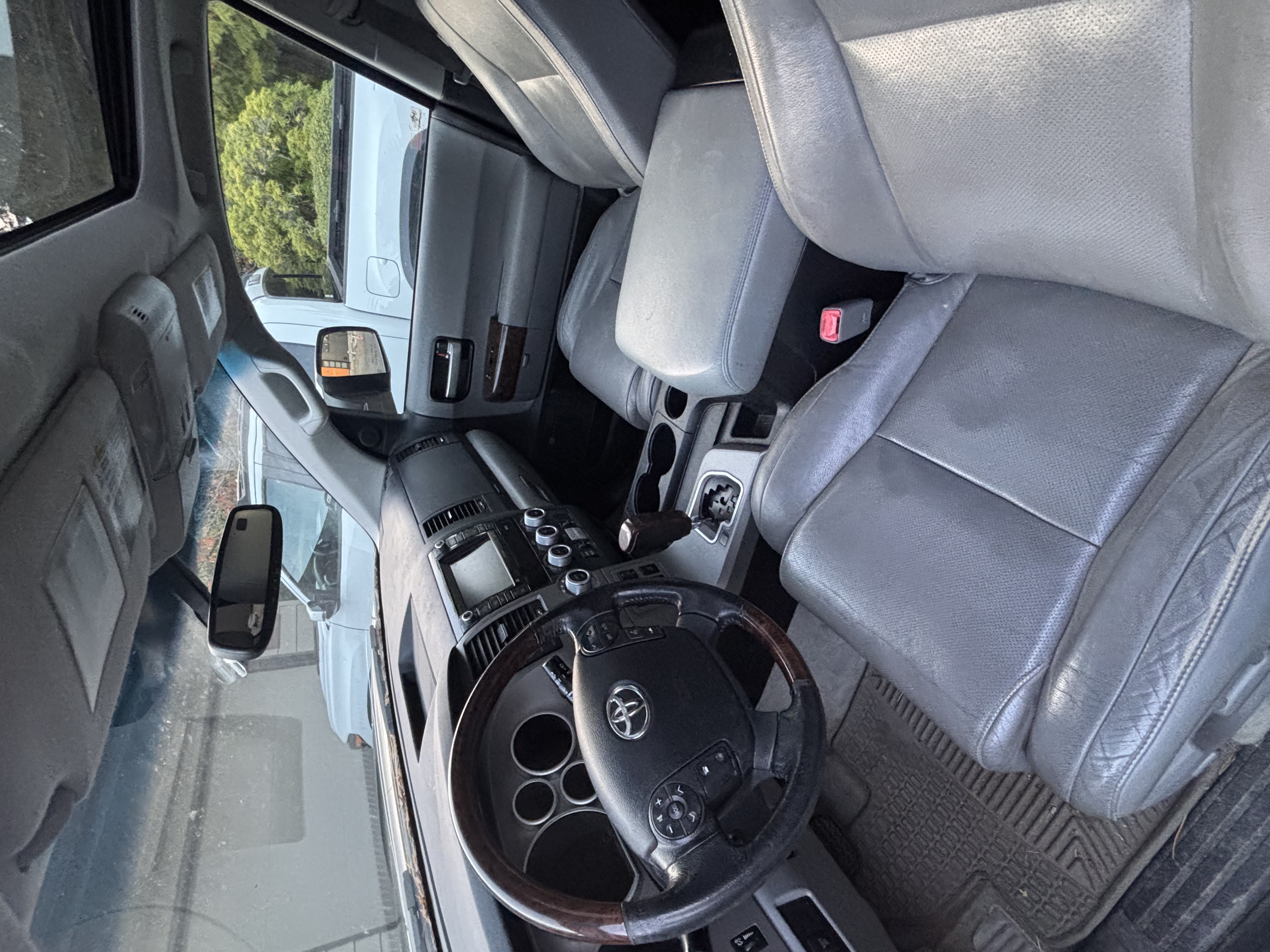 Used 2010 Toyota Sequoia Platinum AWD/4WD image 8