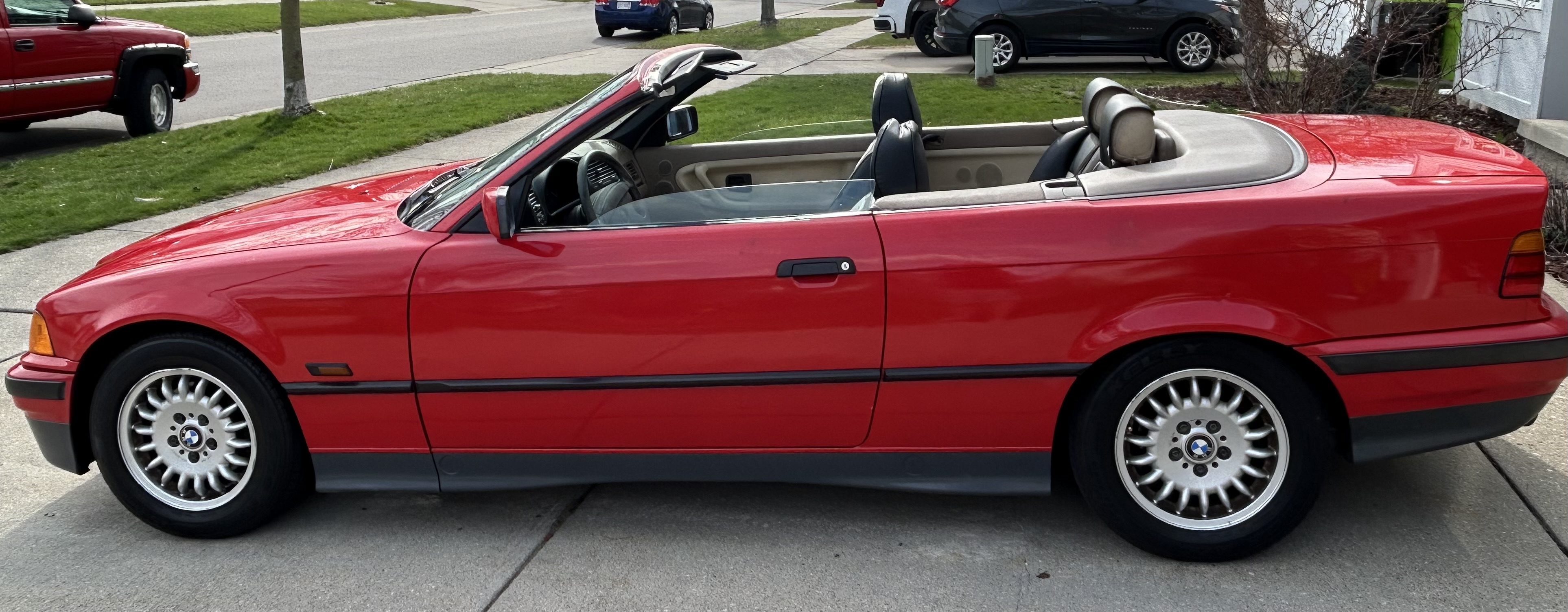 Used 1995 BMW 325i Convertible RWD image 1