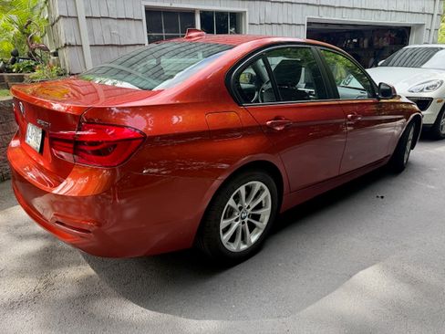 Used 2018 BMW 320i xDrive Sedan w/ Convenience Package AWD/4WD image 4