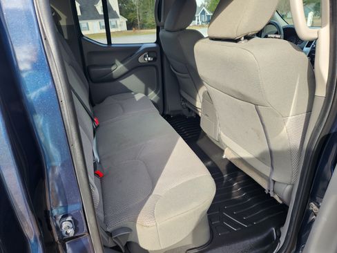 Used 2019 Nissan Frontier SV image 5