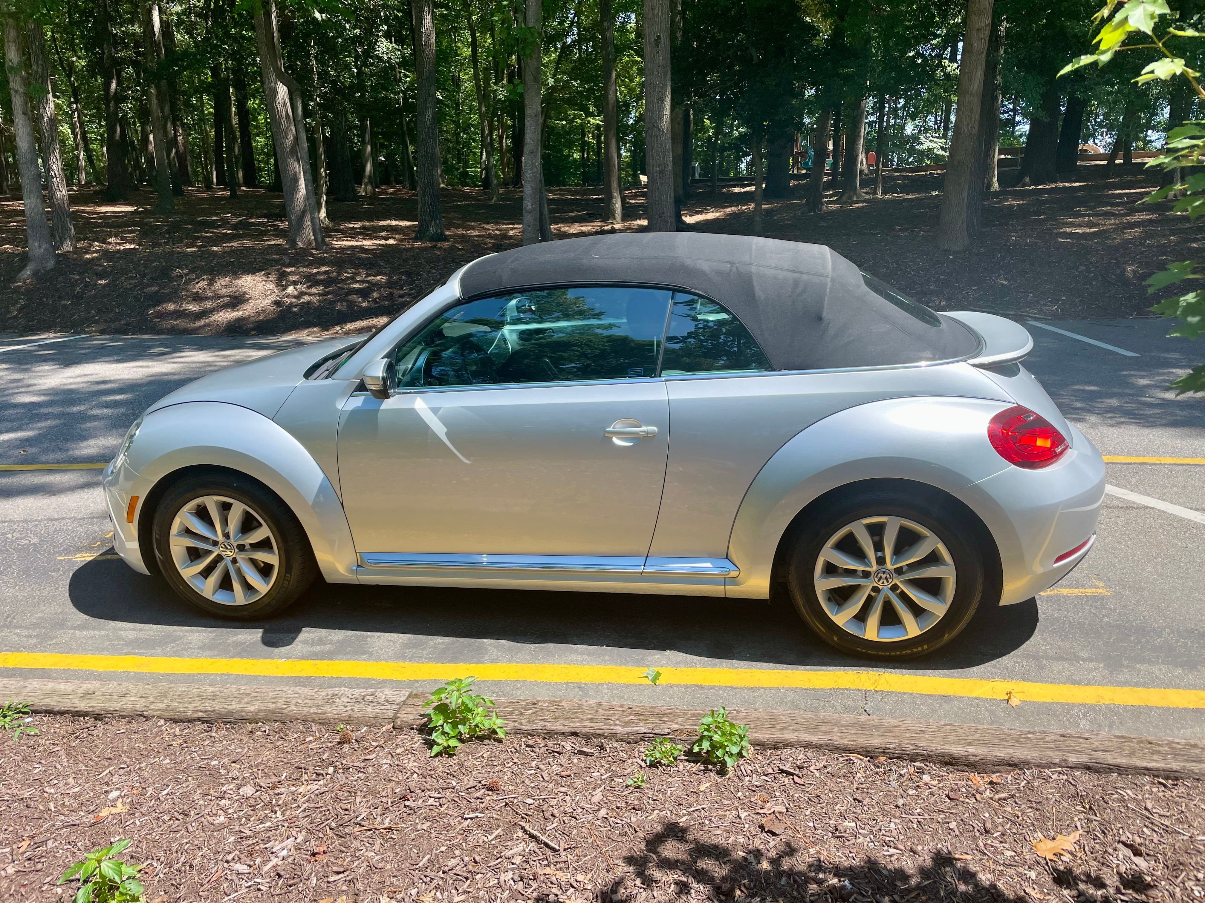 Used 2013 Volkswagen Beetle TDI FWD image 2