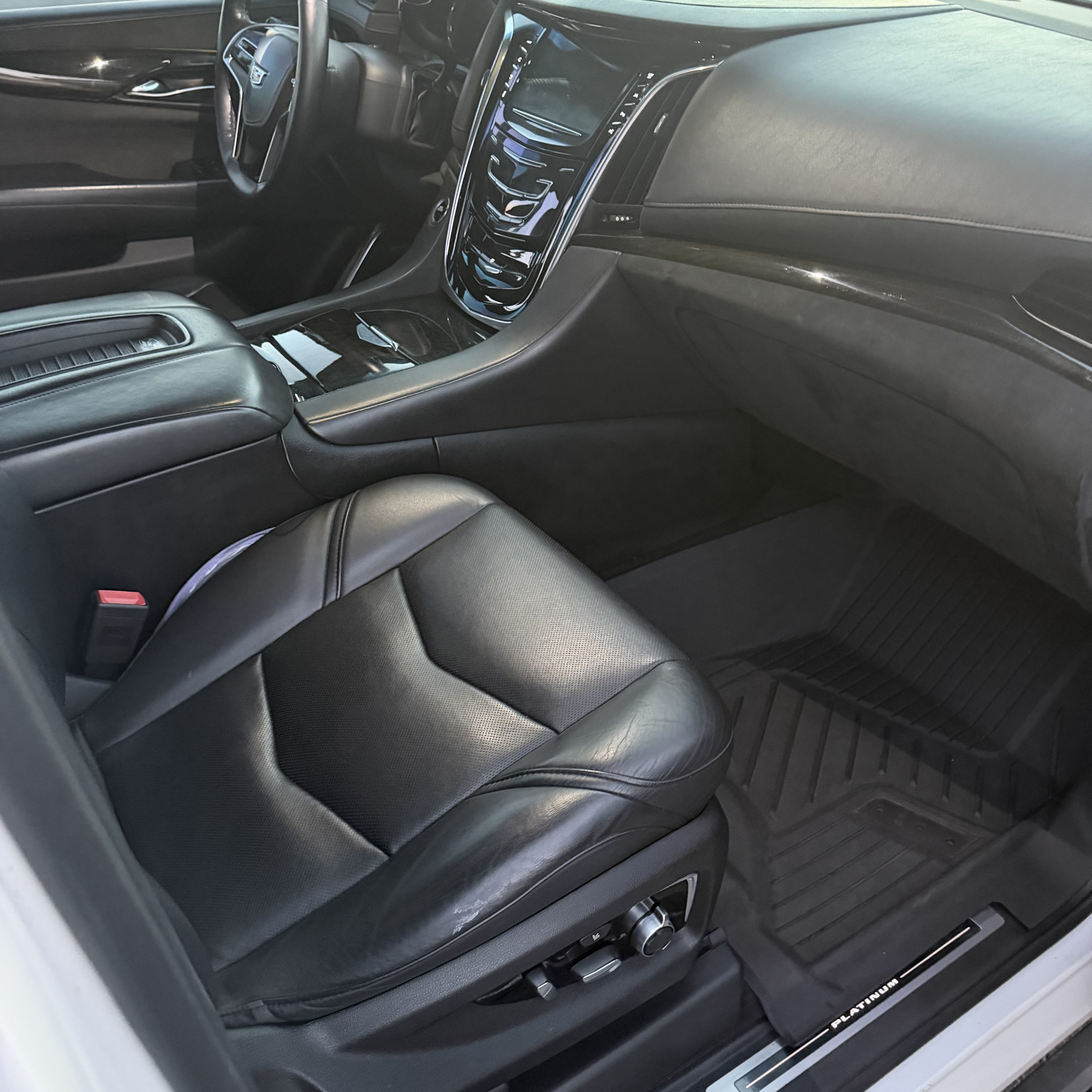 Used 2018 Cadillac Escalade ESV Platinum AWD/4WD image 16