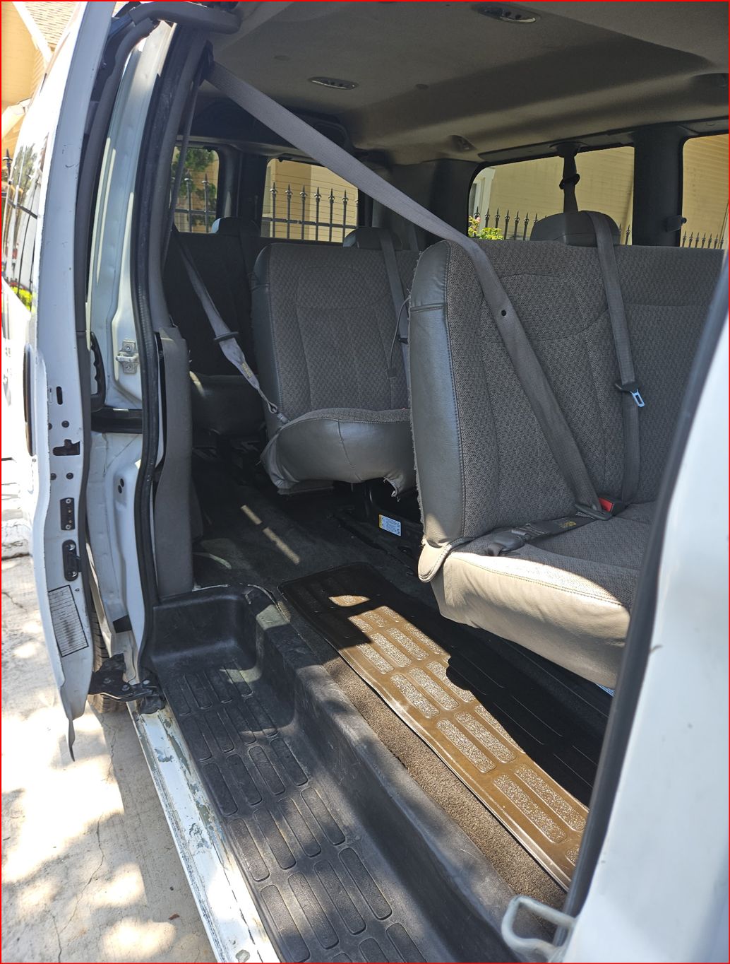 Used 2015 Chevrolet Express 3500 LT w/ LT Preferred Equipment Group RWD image 3