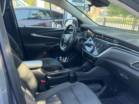 Used 2023 Chevrolet Bolt EUV LT w/ Driver Confidence Package FWD image 2