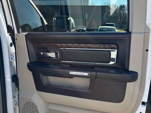 Used 2018 RAM 3500 Laramie Longhorn image 17