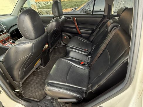 Used 2013 Toyota Highlander Limited image 2