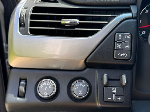 Used 2018 Chevrolet Suburban Premier image 21