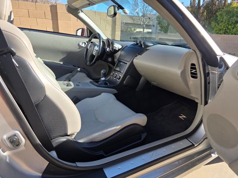 Used 2004 Nissan 350Z Touring image 11