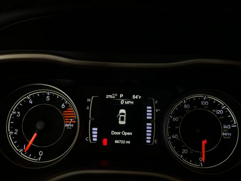 Used 2017 Jeep Cherokee Sport FWD image 11