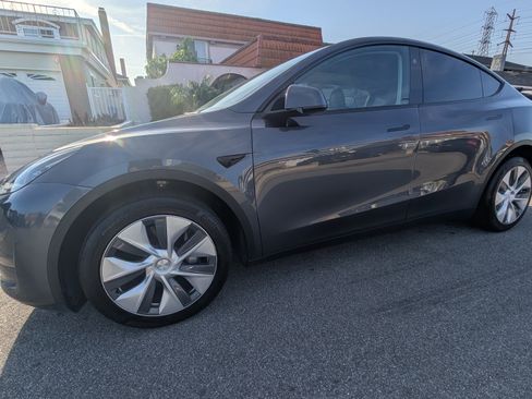 Used 2023 Tesla Model Y Long Range image 5