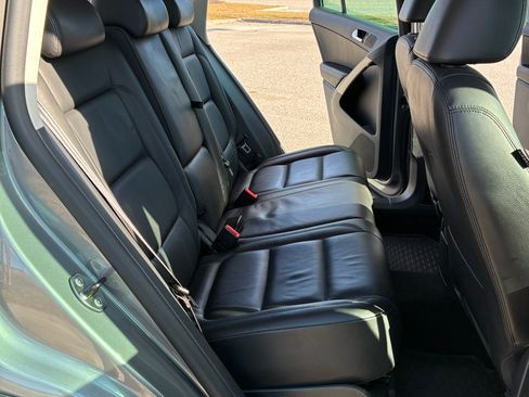 Used 2010 Volkswagen Tiguan SE image 17