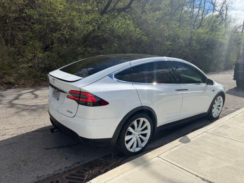 Used 2016 Tesla Model X Performance image 4